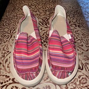 Sanuk womens Donna NWOT red stripe very cute size 9 non smoking home